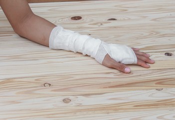 Gauze bandage the hand contusion. treating patients