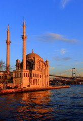 Obraz premium Ortakoy mosque and Bosphorus bridge, Istanbul, Turkey