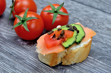 bruschette salmon and tomato