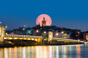 Fototapeta premium Golden Horn against Galata tower, Istanbul, Turkey