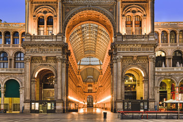 Obraz premium Milan Gallery Entrance Close