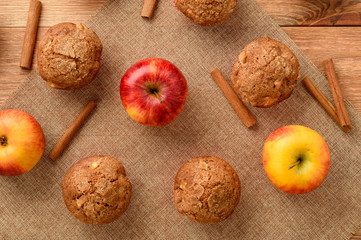 Sweet muffins with apples and cinnamon.