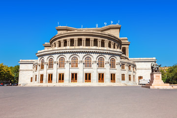 Fototapeta na wymiar Opera and Balet National Academic Theater in Yerevan, Armenia.