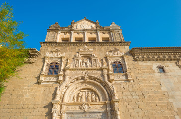 Fototapeta na wymiar Medieval building in Toledo