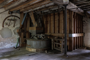 Fototapeta na wymiar vieux moulin 