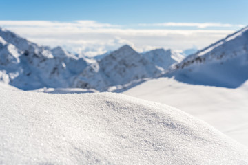 Fototapeta na wymiar Skiing and Snowboarding in the winterly Stubai Alps