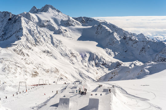 Skiing and Snowboarding in the winterly Stubai Alps