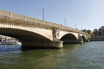 Pont sur la Seine à Paris	