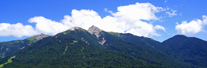 Obraz na płótnie Canvas Seefelder Joch und Seefelder Spitze über SEEFELD ( Tirol )