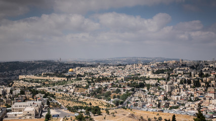 Fototapeta na wymiar Panoramic of the Old City of Jerusalem in a cloudy day