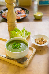 spinach soup, vegetarian food..