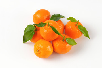 tangerines with leaves