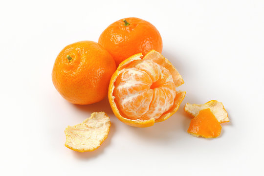 peeled and unpeeled tangerines