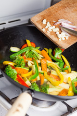 légumes cuisinés dans une poêle