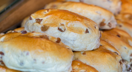 fresh raisin buns