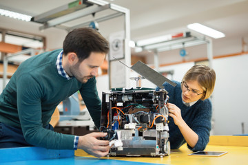 Engineering robotics class teamwork