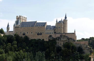 Fototapeta na wymiar Alcázar de Segovia,Castilla y León, España ,castillo,fortaleza , palacio real, prisión estatal, centro de artillería,academia militar y museo 