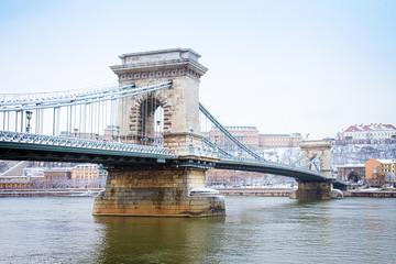 Obraz premium Chain Bridgeover Danube river in Budapest, Hungary, retro toned