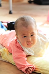 Fototapeta premium 泣き顔の赤ちゃん