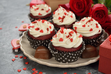 Sweet romantic cupcakes for Valentine's Day