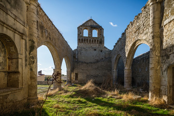 Pueblo y castillo  medieval de Tiedra Valladolid en Espa&ntilde;a