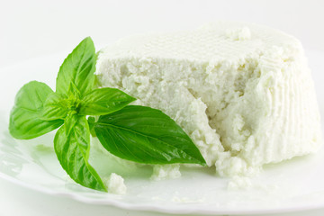 Ricotta e foglia di basilico