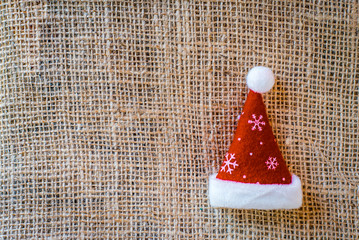 Weihnachtsmütze auf Jute