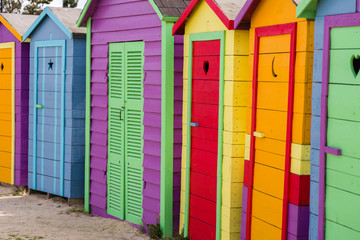Cabines de plage colorées