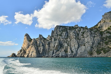 Fototapeta premium Кильватерный след от катера на фон