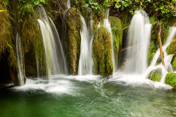 Obraz premium waterfall in deep forest in Plitvice national park