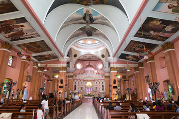 Fototapeta na wymiar Minor Basilica of St. Lorenzo Ruiz at China town in Manila, Philippines