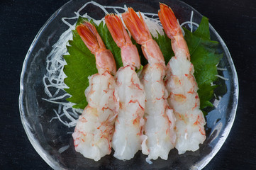 アカエビの刺し身