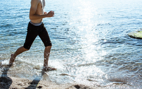 close up picter of runner on the beacj in the morning