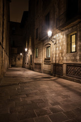 Fototapeta na wymiar Dark Alley in Gothic Quarter of Barcelona