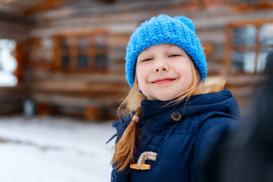 Kid outdoors on winter