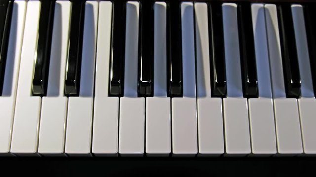 Nahaufnahme einer Klavier Tastatur