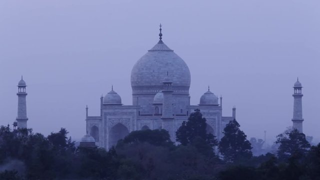 WS PAN Taj Mahal at dusk / Agra, India