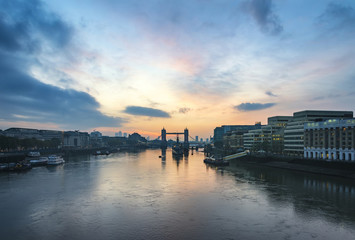 Fototapeta premium Golden Autumn sunrise over Tower Bridge in London.