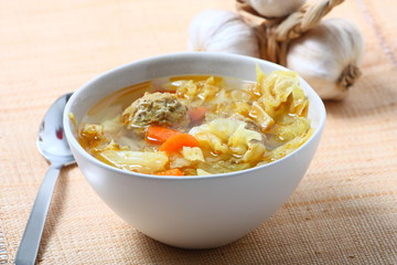 Brodo di carne con verdure