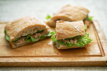 tuna sandwich with lettuce