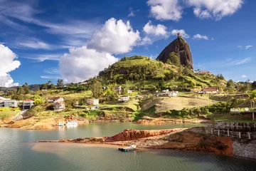Foto op Canvas The Rock El Penol in de buurt van de stad Guatape, Antioquia in Colombia © sunsinger