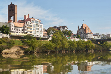 Stadtzentrum Blumenau gesehen vom linken Flussufer