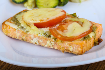 Baked salmon with pesto