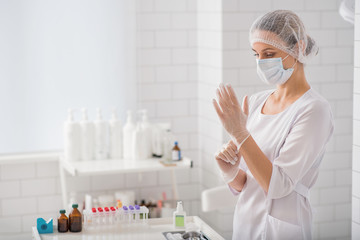 General practitioner preparing for procedure