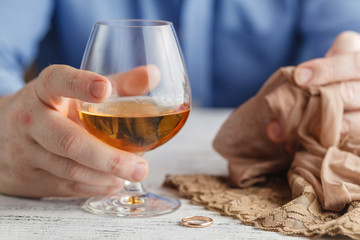 Man is flirting with another woman to go on date without wedding