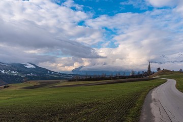 Fototapeta na wymiar Wetterstimmung im Herbst in Tirol