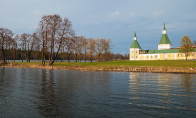 Obraz premium Svyatoozersky Iversky monastery in Valdai