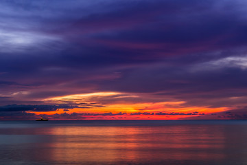 Fototapeta na wymiar beautiful sea sunset at Hua-Hin in Thailand