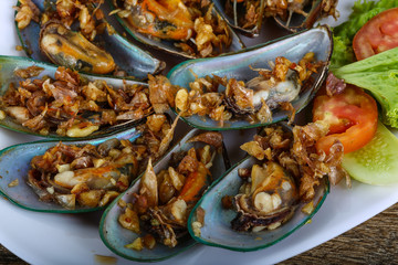 Mussels with garlic