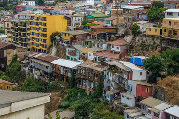 Fototapeta premium Colorful buildings of Valparaiso, Chile